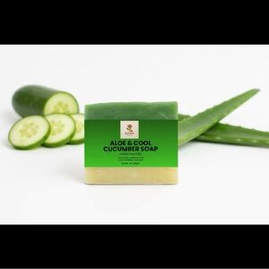 Urban Heritage Aloe & Cool Cucumber Handcrafted Soap - Green and Cream